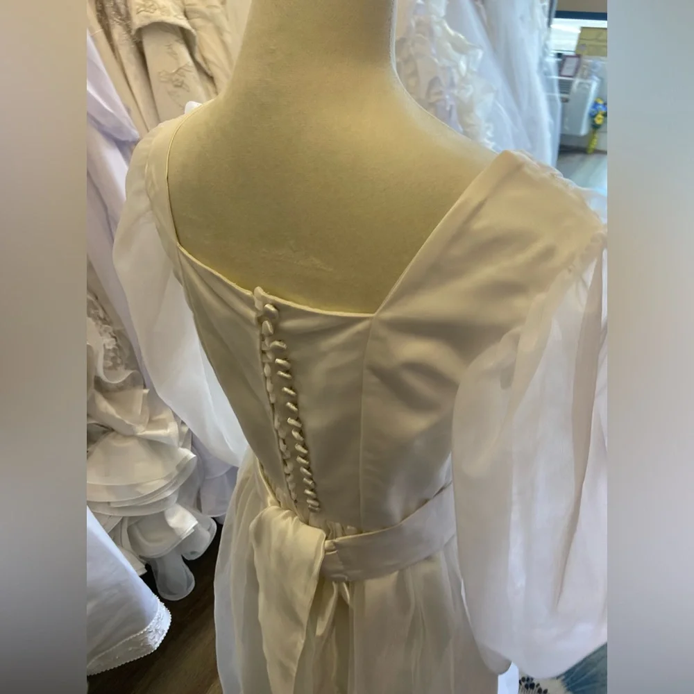 Vintage Wedding Dress - Picture 9 of 12